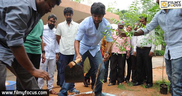 హరితహారం లో పాల్గొన్న హీరో నాని మరియు మజ్ను చిత్ర బృందం