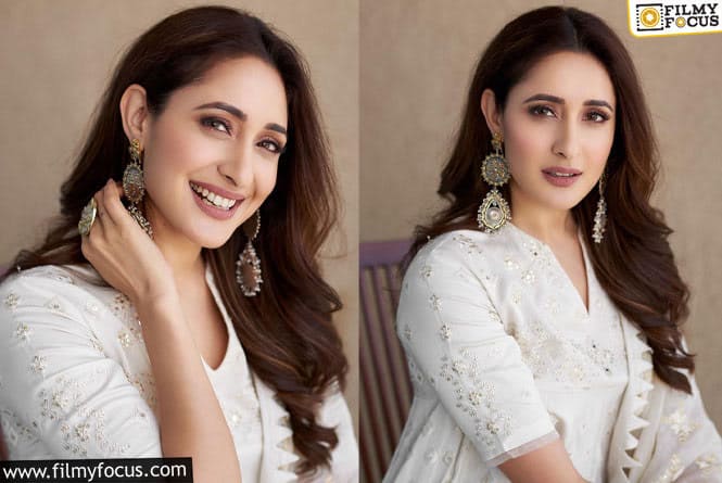 Pragya Jaiswal: చేతులు పైకెత్తి ప్రగ్యా జైస్వాల్ గ్లామర్ షో.. వైరల్ అవుతున్న ఫోటోలు