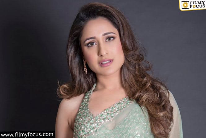 Pragya Jaiswal: ప్రగ్యా జైస్వాల్ గ్లామర్ రచ్చ.. వైరల్ అవుతున్న ఫోటోలు!