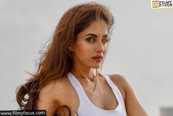 Priya Banerjee: అమ్మ‌డు గుండెల్లో మంట పెట్టేశావుగా అంటున్న ఫాలోవ‌ర్స్!