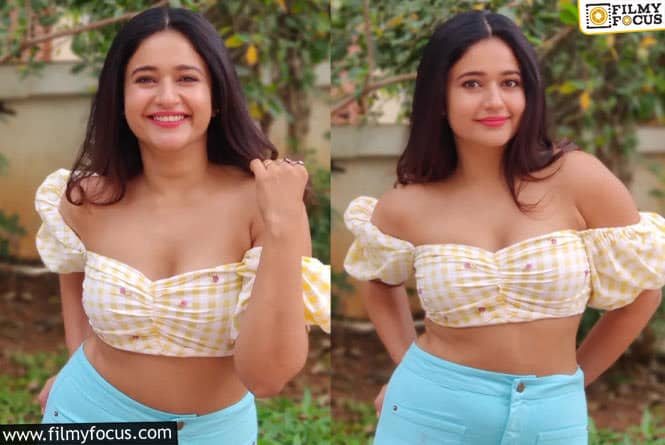 Poonam Bajwa: అందాల జాతర తో  సెగలు పుట్టిస్తున్న పూనమ్ బజ్వా…ఇంత అందం చూసి కుర్రాళ్ళు తట్టుకోలేకపోతున్నారు!