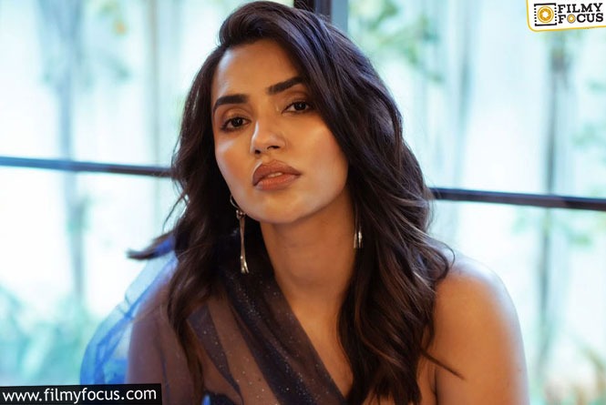 Akshara Gowda: అక్షర గౌడ టెంప్టింగ్ క్లీవేజ్ షోలు.. ఫోటోలు వైరల్