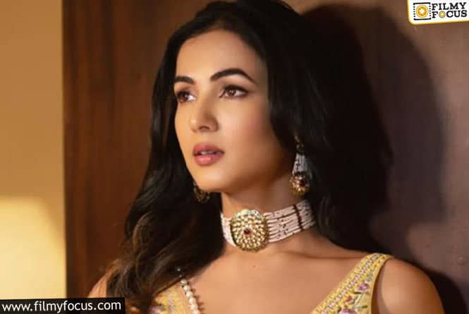 Sonal Chauhan: బాలయ్య బ్యూటీ యమ గ్లామర్ ఫోజులు.. వైరల్ అవుతున్న సోనాల్ చౌహాన్ ఫోటోలు..!