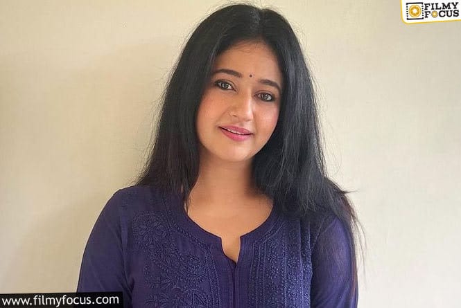 Poonam Bajwa: పూనమ్ బాజ్వా గ్లామరస్ ఫోటోలు వైరల్..!